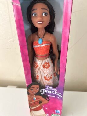 Disney Hasbro Moana princess doll new  11”
